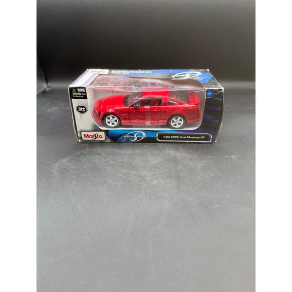 Maisto Ford Mustang GT 2006 Red 1:24 Diecast Model Car – (Model 31997) - Picture 7 of 8